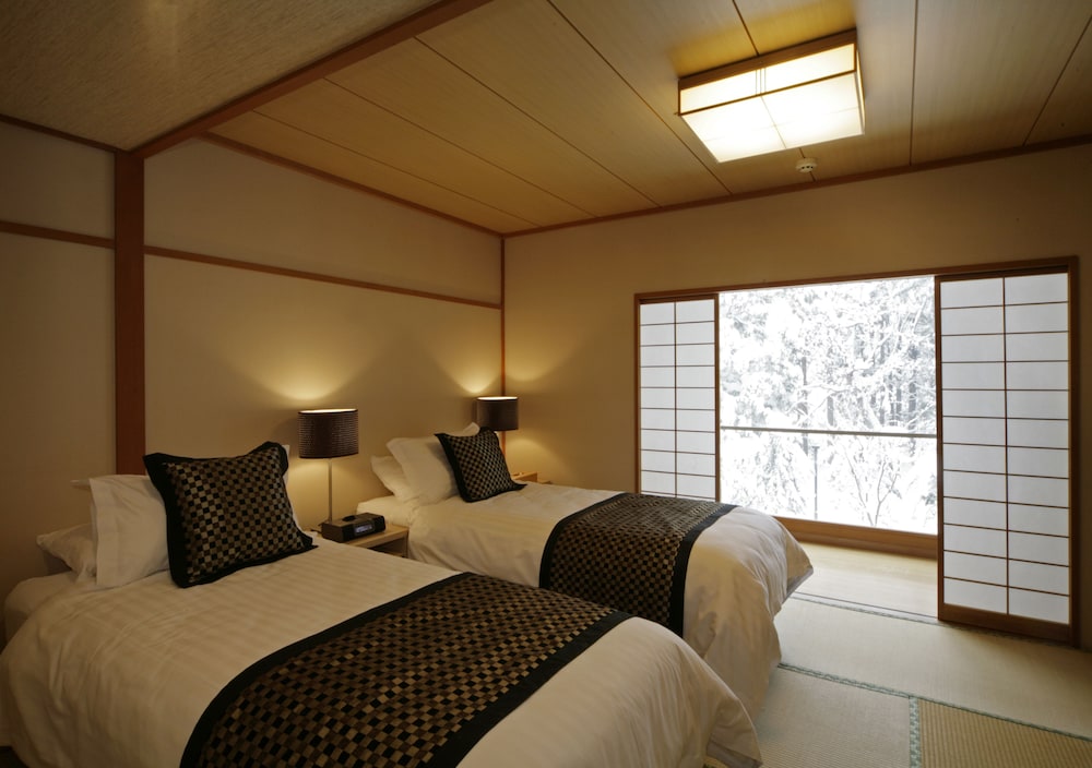 ROOM, TRIPLE, MOUNTAIN VIEW