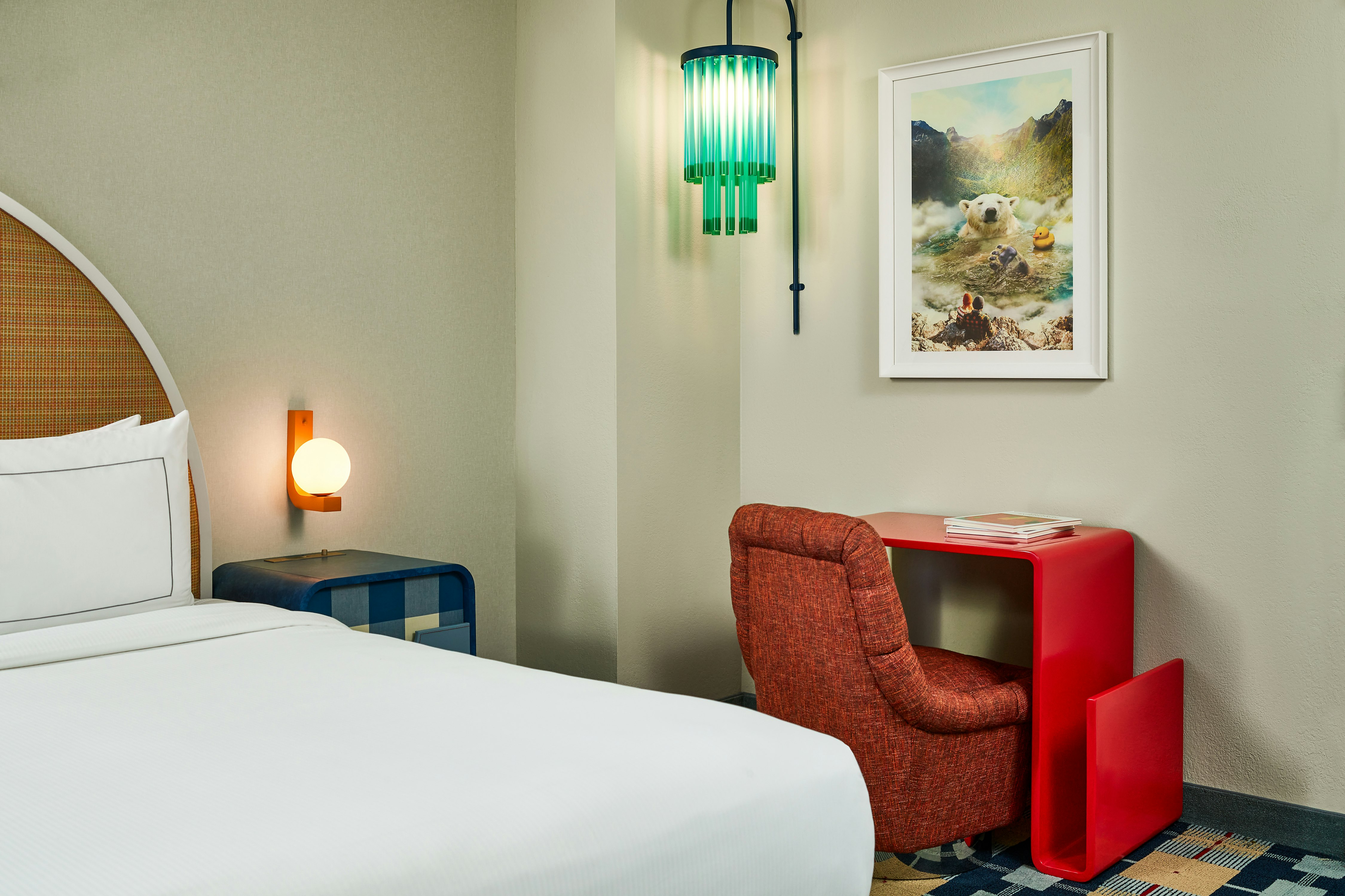 ROOM, KING BED, CORNER