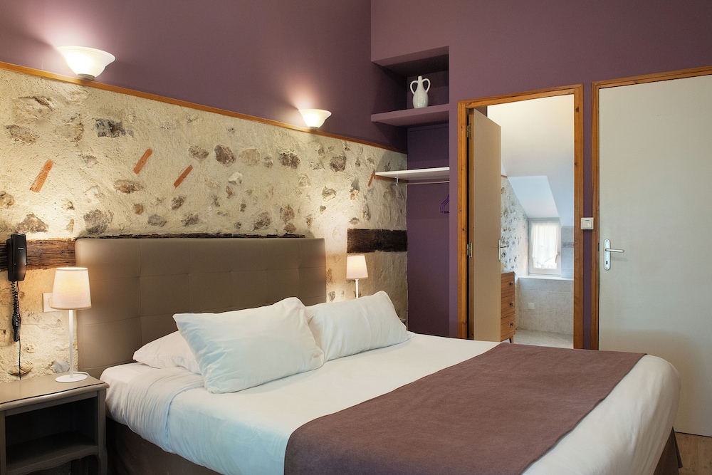 AUBERGE LE COLOMBIEN 16/37
