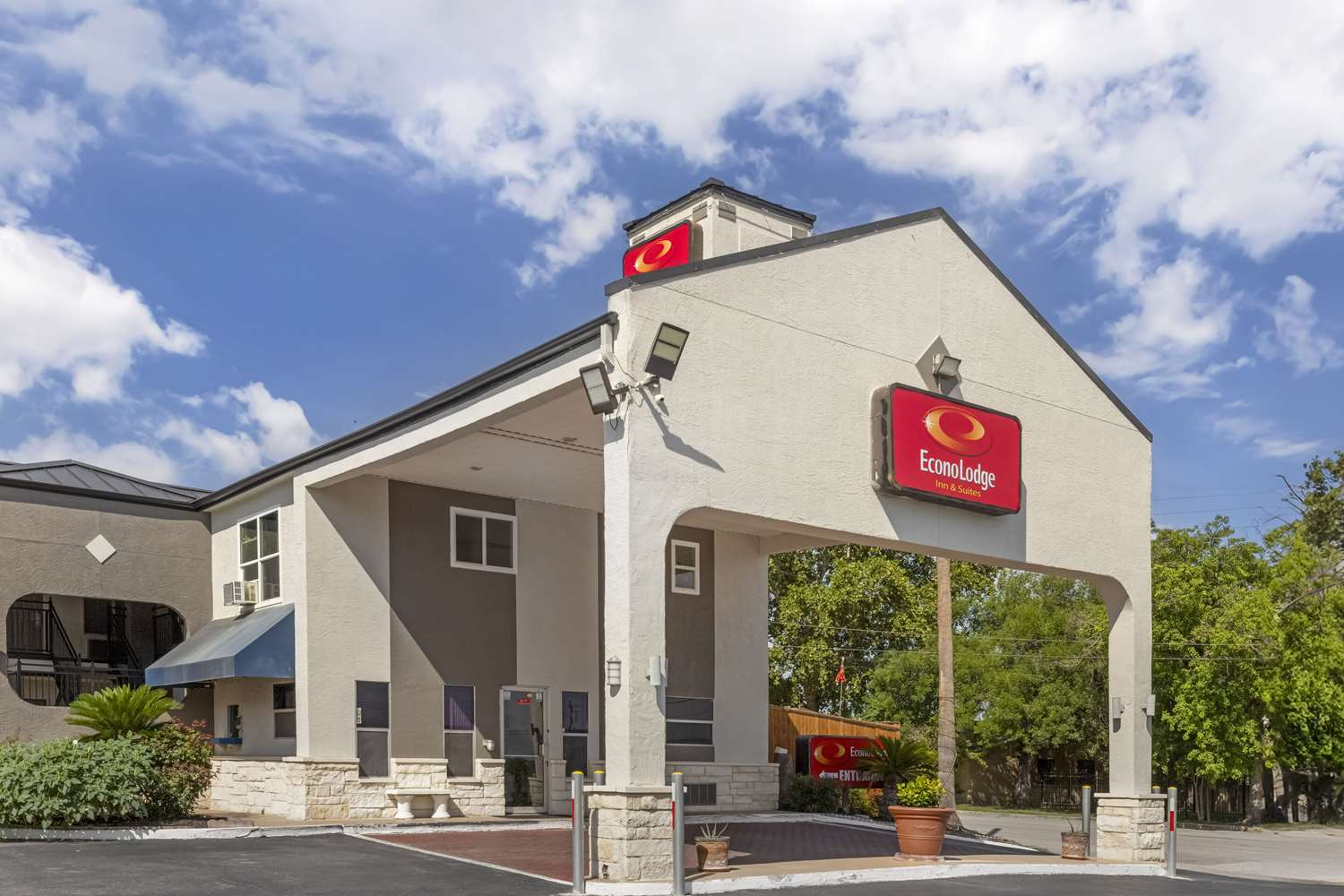 Econo Lodge Inn & Suites Near Lackland AFB San Antonio, TX 4/36
