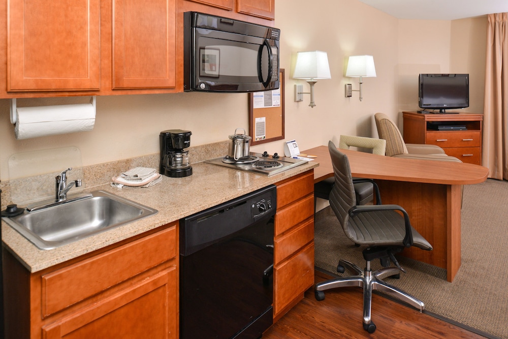 Candlewood Suites Lafayette- River Ranch 42/58