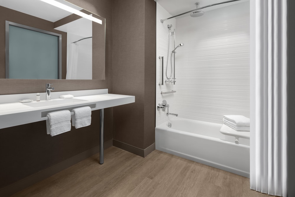 AC Hotel by Marriott Fort Lauderdale Sawgrass Mills/Sunrise 9/54