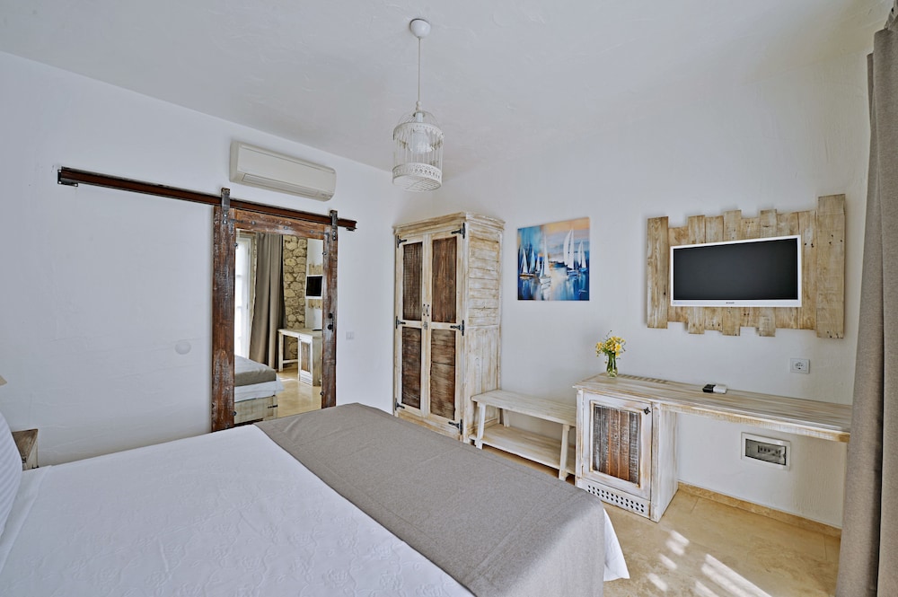 Bay C Hotel 13/50