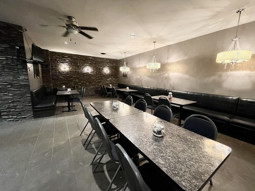 Travelodge by Wyndham Winnipeg Airport 27/37