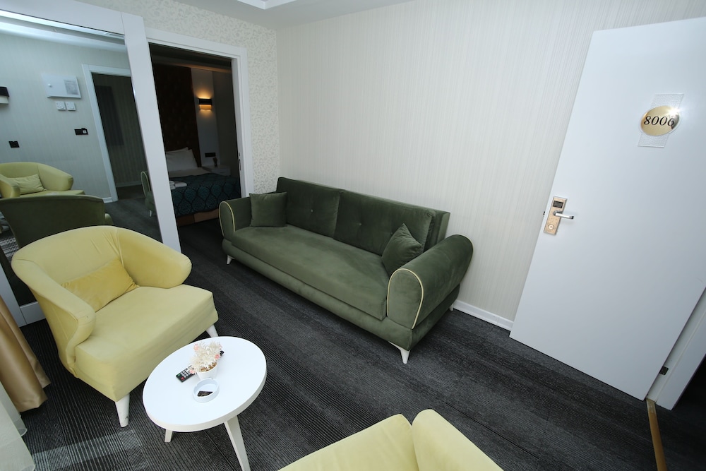 Grand Silay Hotel 36/50