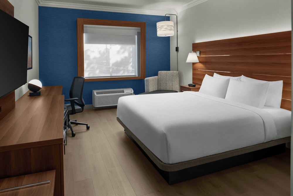 Holiday Inn Express Suites Rancho Cucamonga 15/57