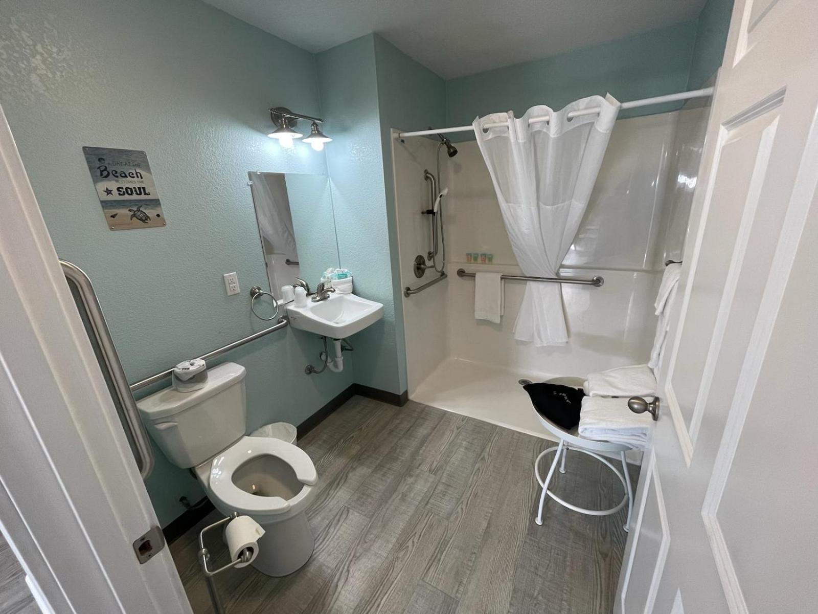 Coastal Inn & Suites 50/50