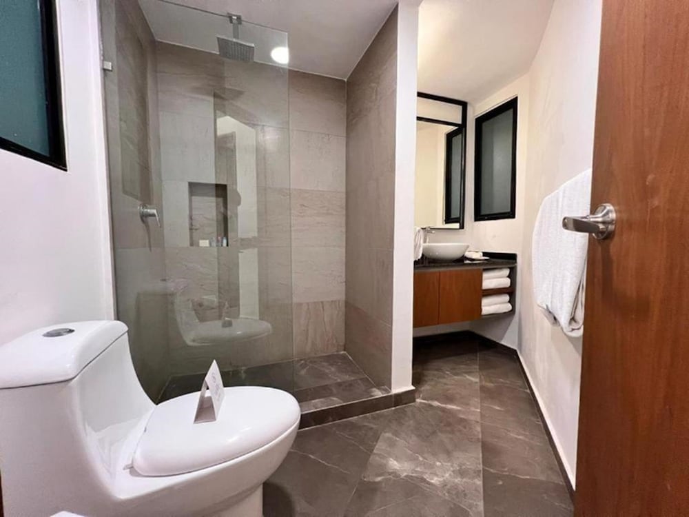 Seven Boutique Apartments 53/55
