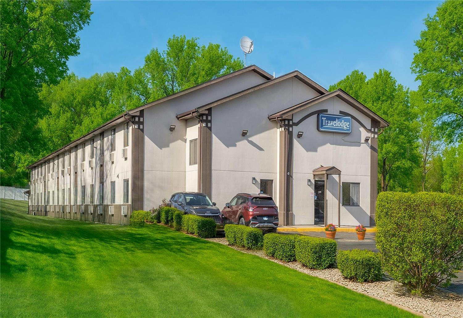 Travelodge By Wyndham Muskegon 1/8