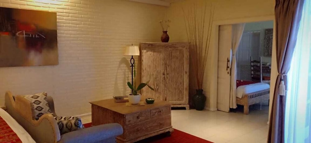 TAUCH TERMINAL RESORT TULAMBEN 47/69