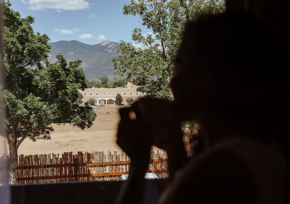 Taos Valley Lodge 11/88