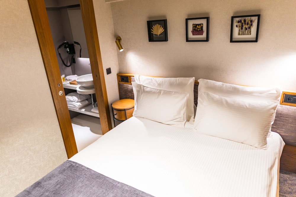 Meg Hotel 29/50