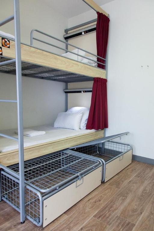 Mixed Dorm, 10 Beds, Shared Bathroom