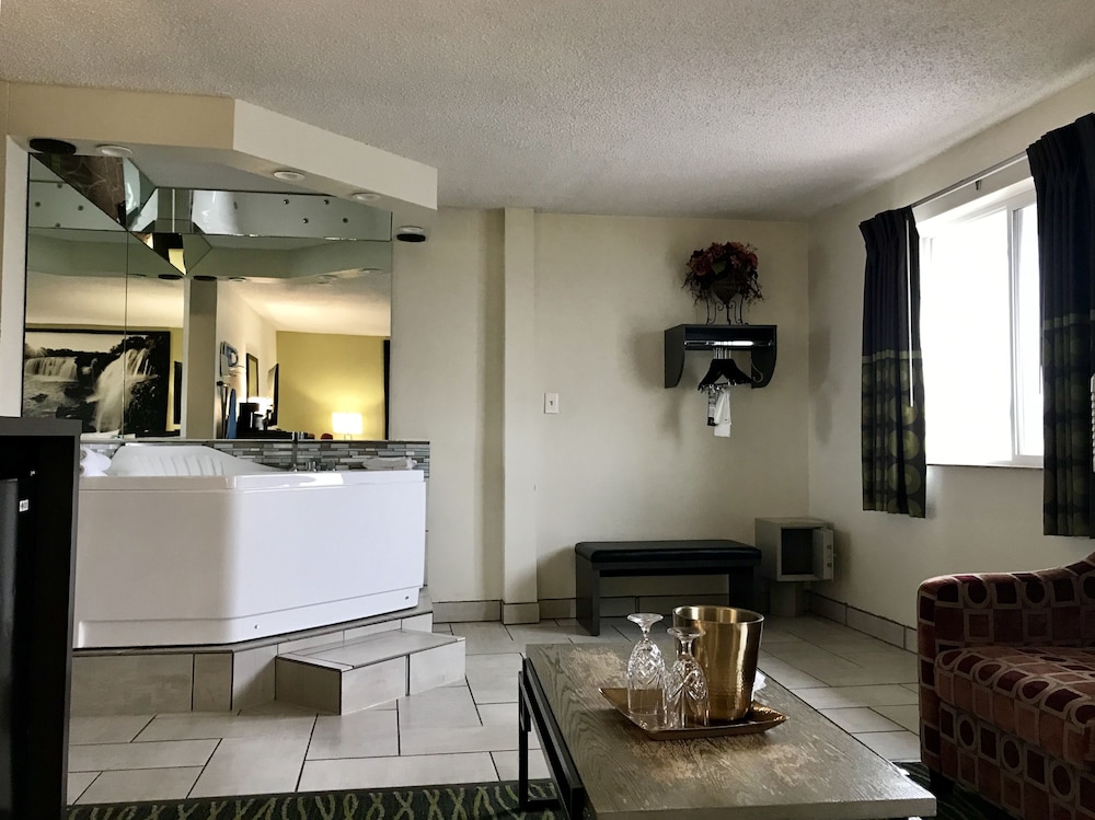 Super 8 By Wyndham Independence Kansas City 5/55