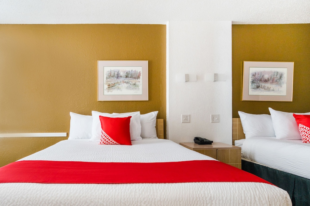 Room at OYO Hotel Wichita Falls - Downtown, WICHITA FALLS - TX