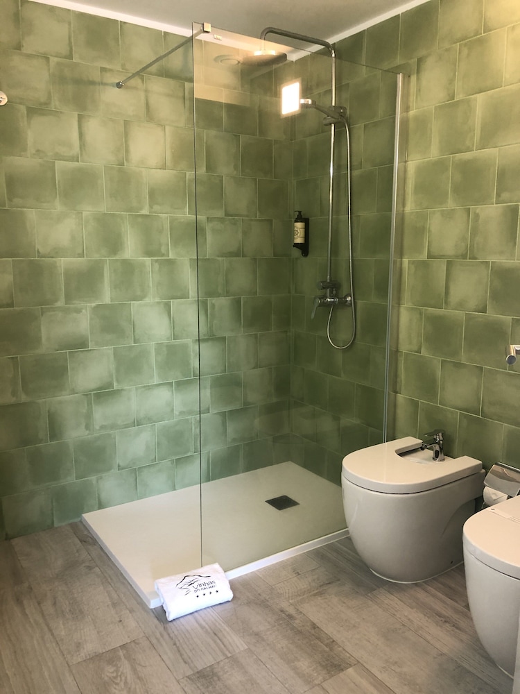Green, Apartment, King Bed, Sea View، Vinhas Do Calhau 3/3