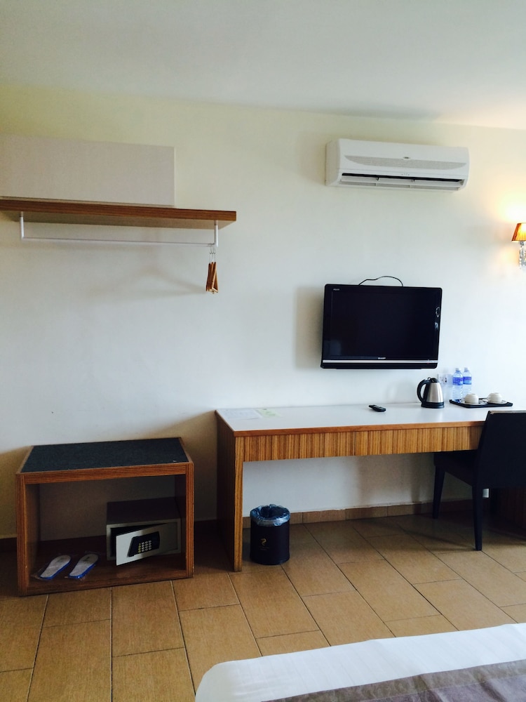 Grand Court Hotel 35/56