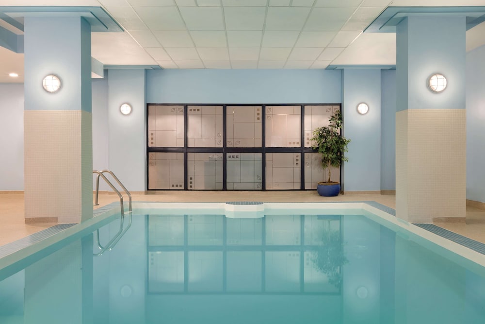 Coast Edmonton Plaza Hotel 22/41