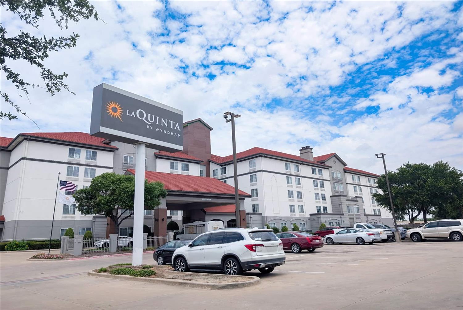 La Quinta Inn & Suites by Wyndham DFW Airport South / Irving 49/52