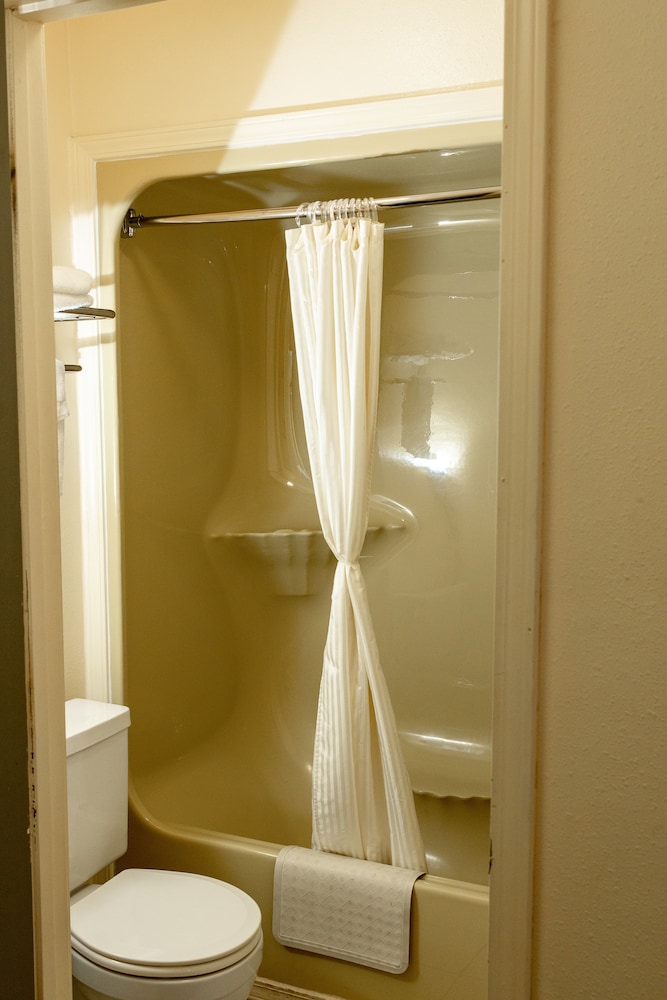 Americas Best Value inn Chanute 15/29