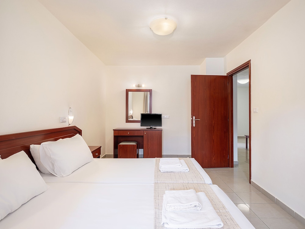 Artemis Hotel Apartments 20/50