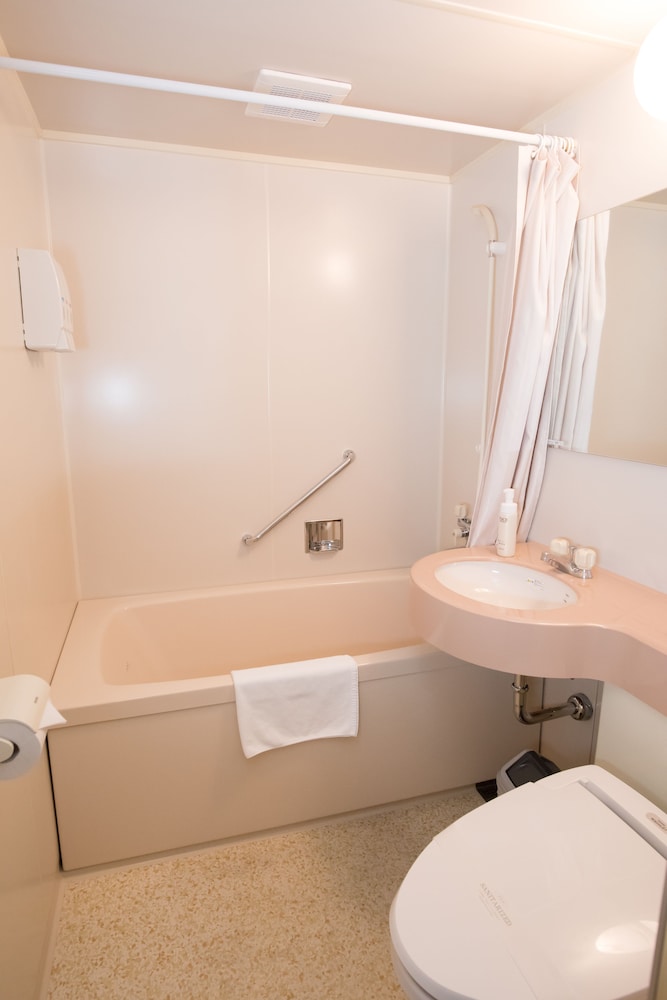 Crown Hotel Okinawa 75/75