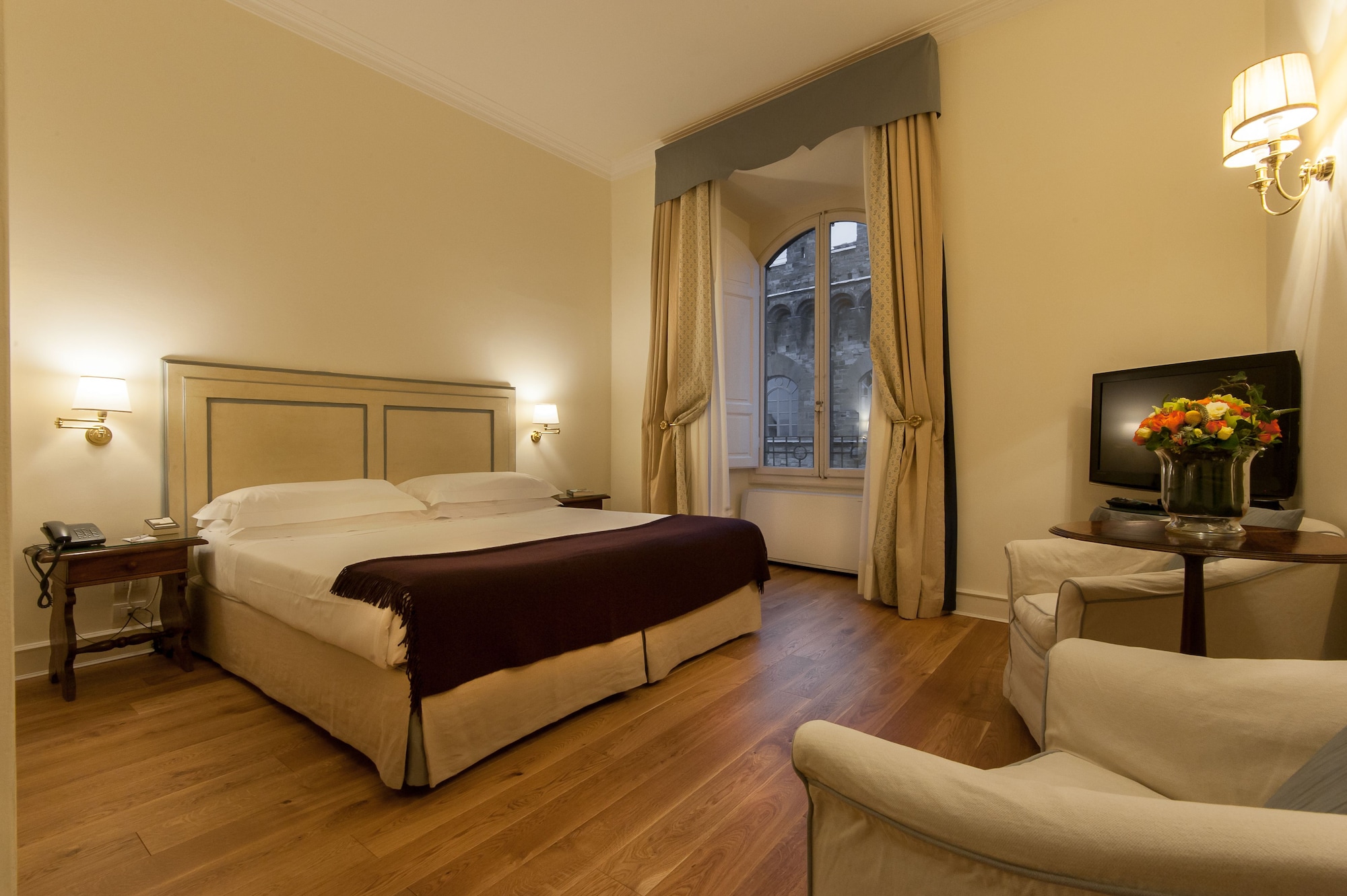 1 BEDROOM, DELUXE, DOUBLE OR TWIN BED, CITY VIEW