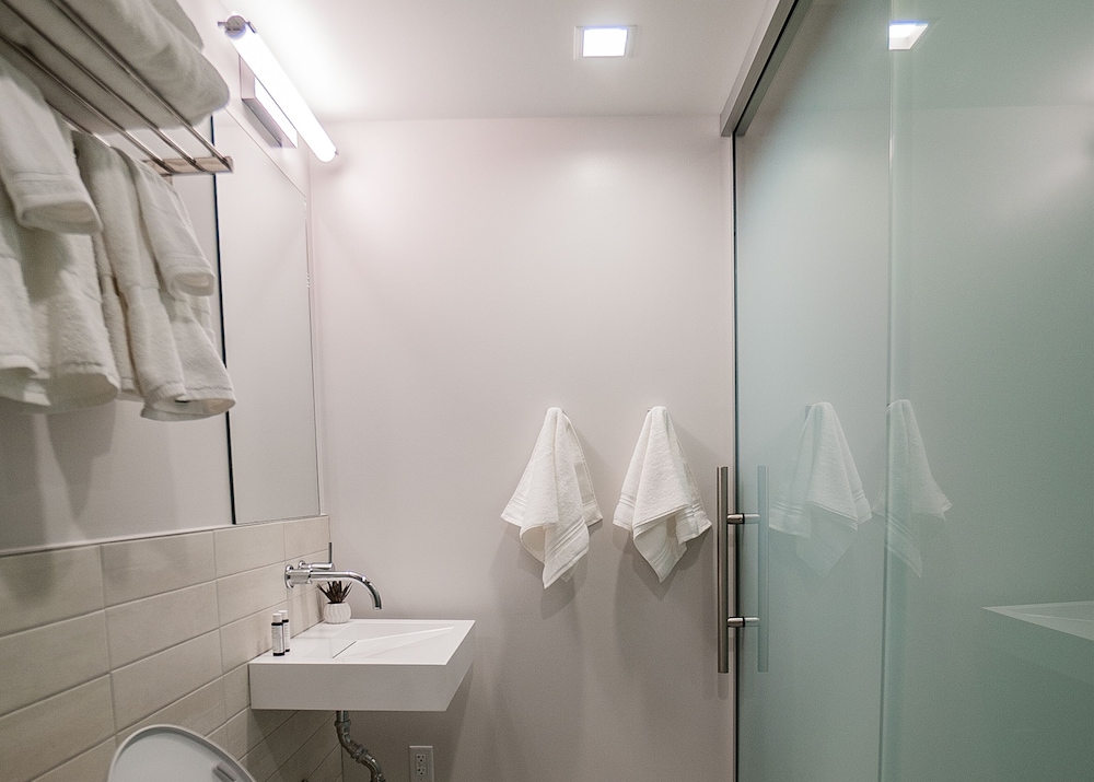 SOVA Micro-Room & Social Hotel 46/50