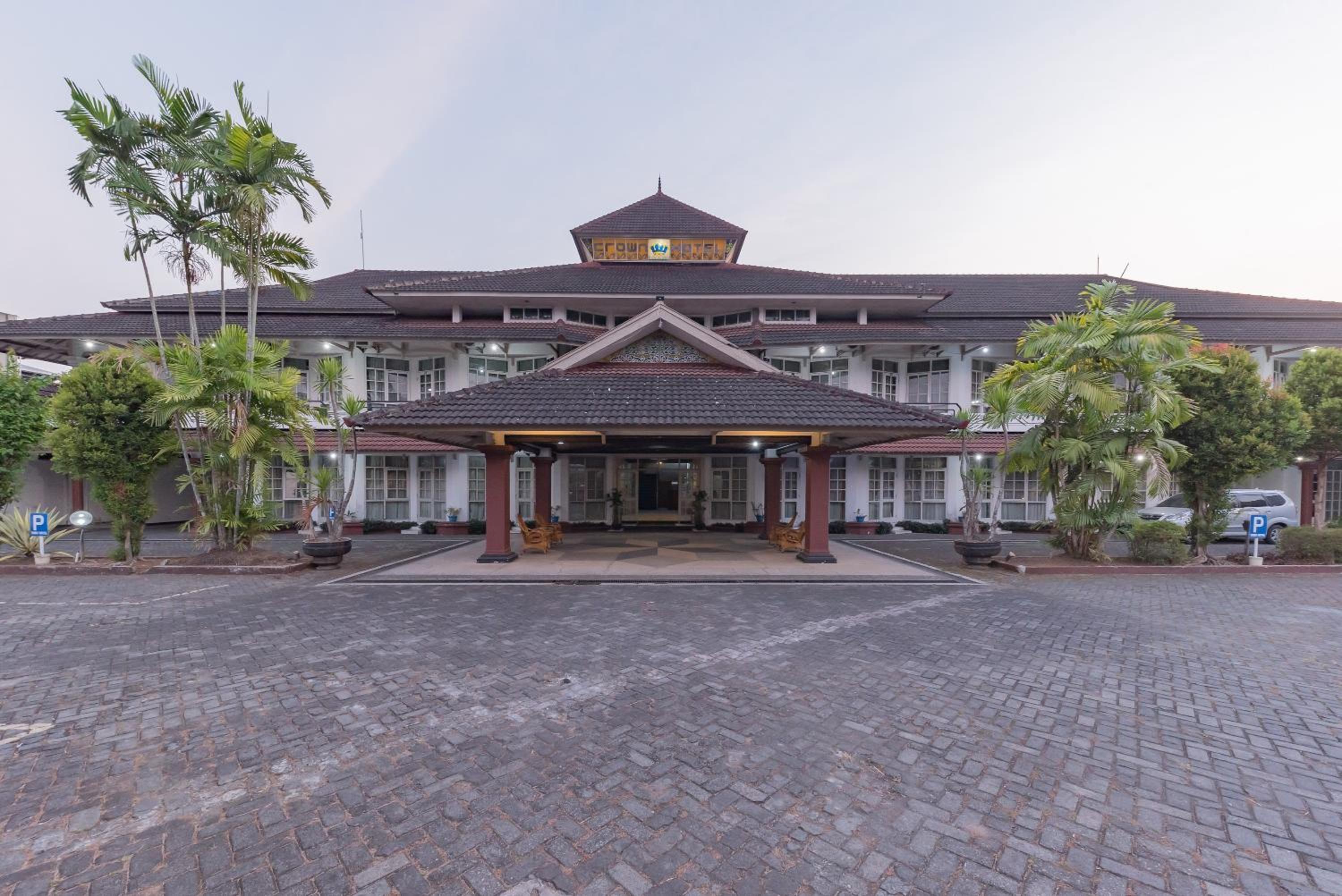 Crown Hotel Tasikmalaya 3/54