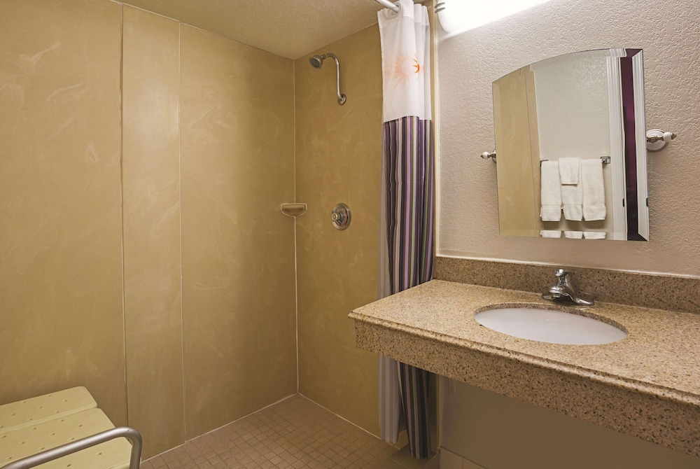 Wingate by Wyndham Galveston Beachfront at Seawall 29/32