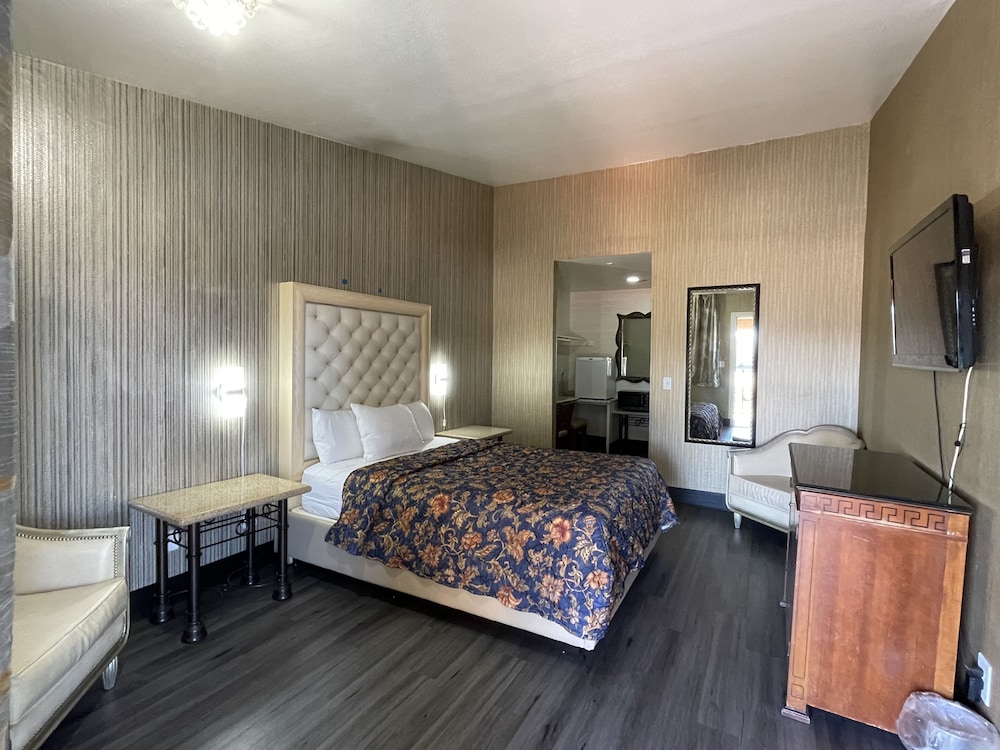 Crown Motel 10/66