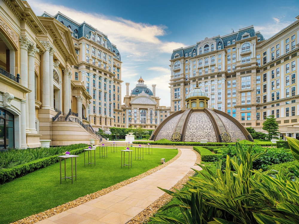 Grand Lisboa Palace Resort Macau 46/57