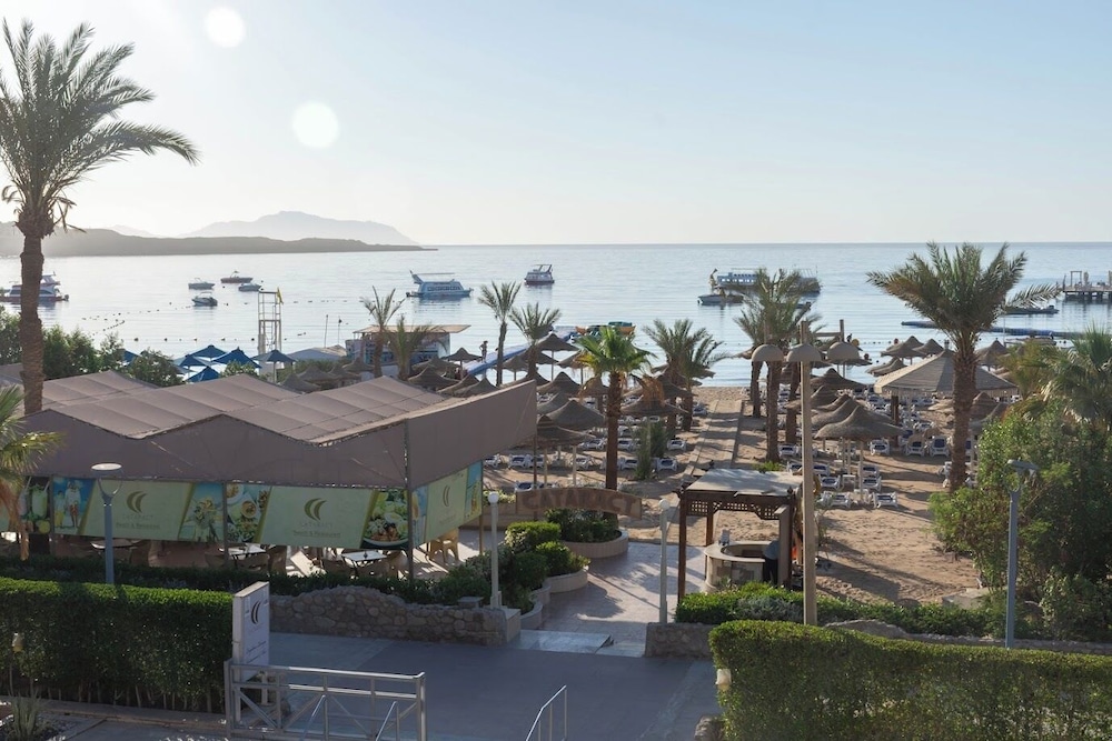 Cataract Lyalina Beach 42/44