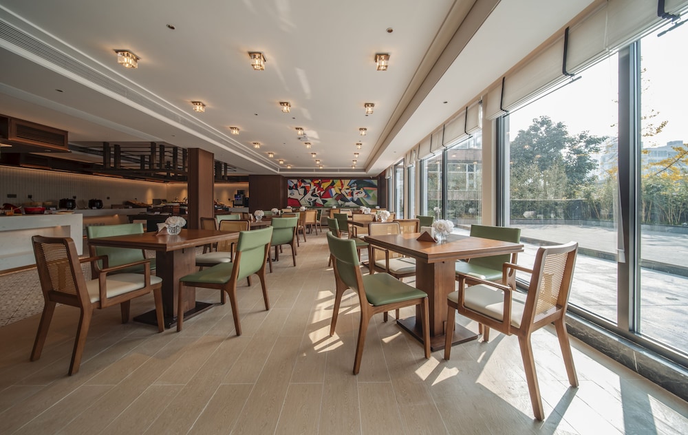 UrCove by Hyatt Chengdu Wenshufang Chunxi Road 40/50