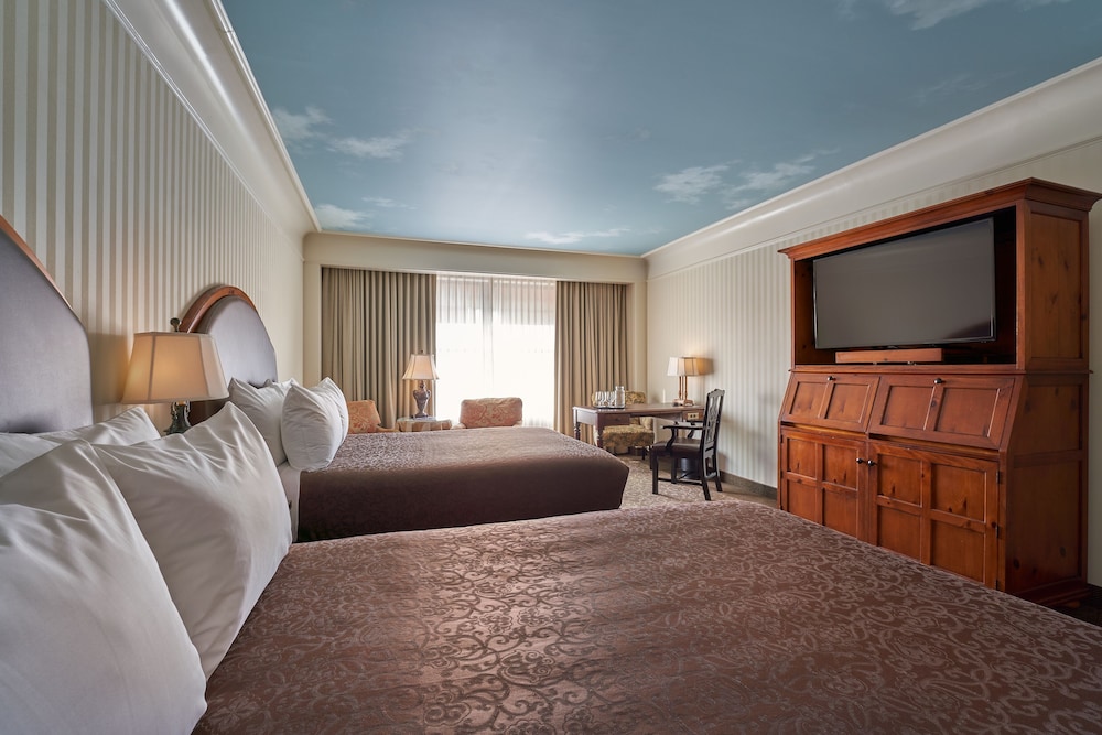 STANDARD, 2 QUEEN BEDS