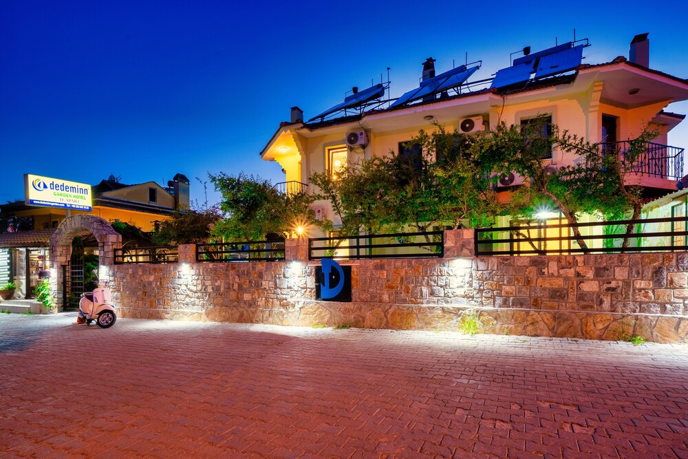 Dedeminn Garden Hotel 4/60