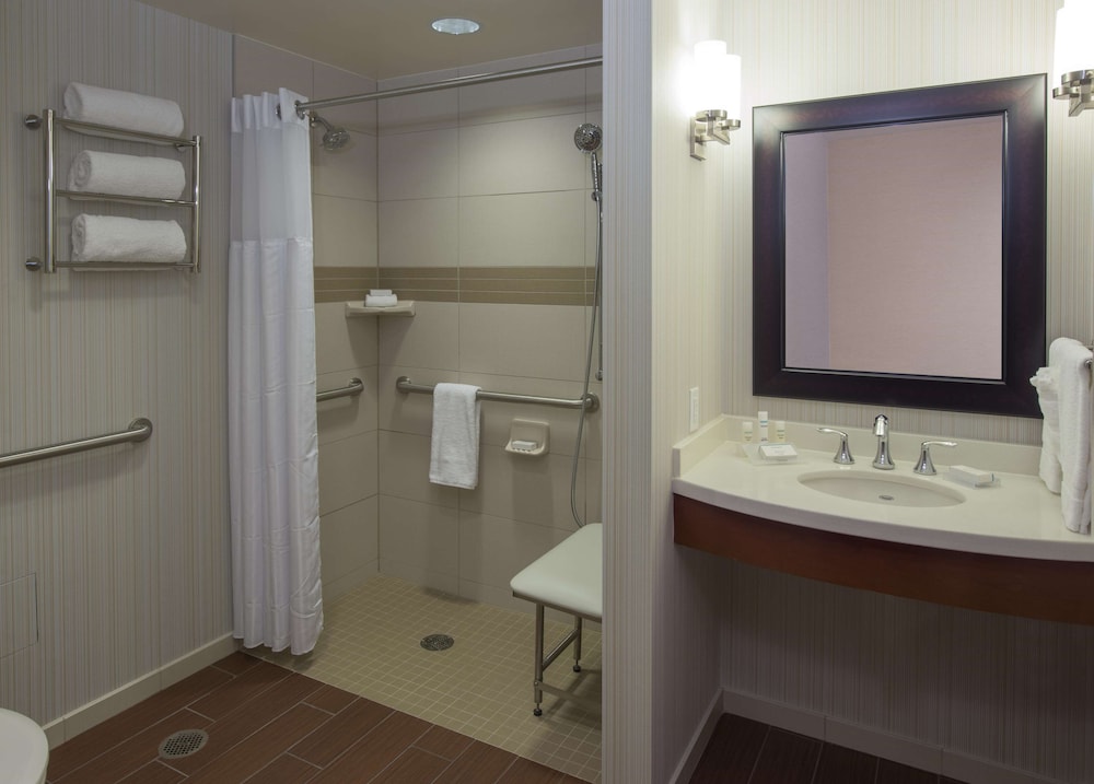 Hilton Garden Inn Alexandria Old Town National Harbor 13/52