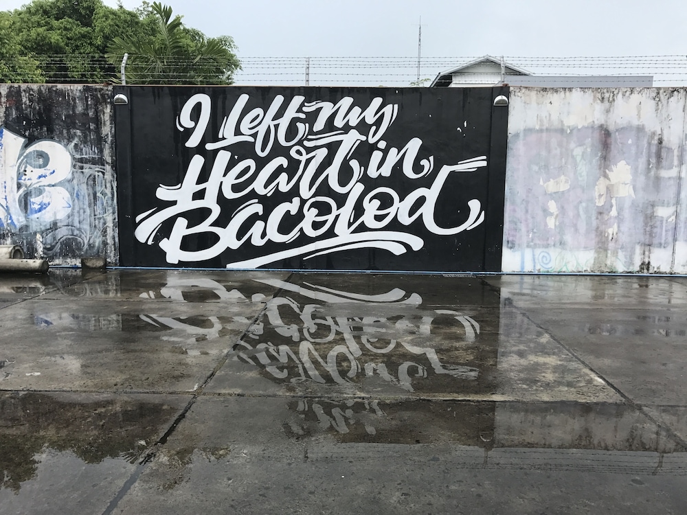 Hometown Hotel Bacolod - Lacson 50/74