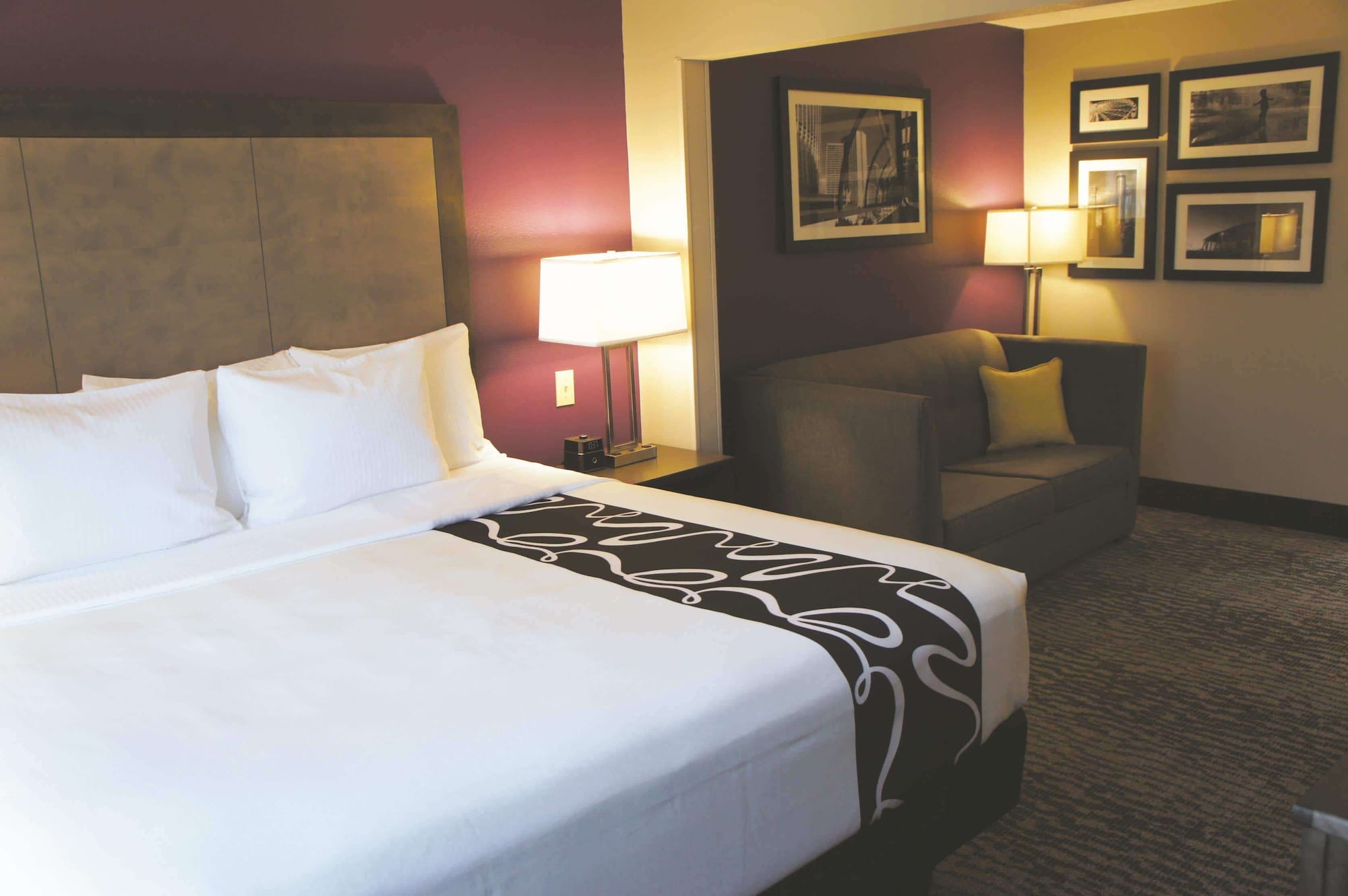 غرفة تنفيذية بسرير كينج، La Quinta Inn and Suites by Wyndham Kennesaw 7/10