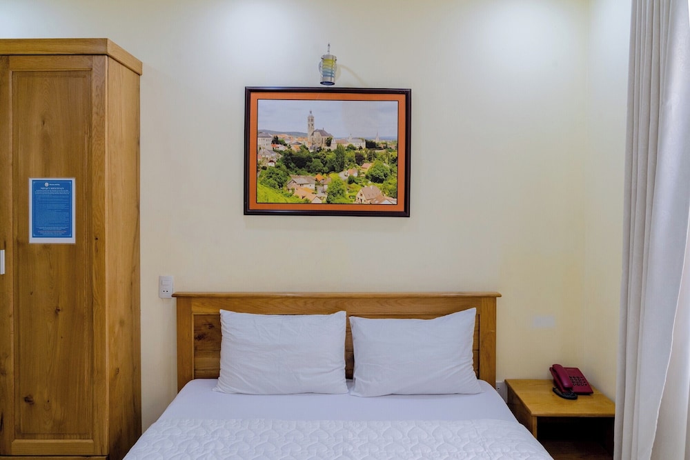 ROOM, SINGLE, QUEEN BED