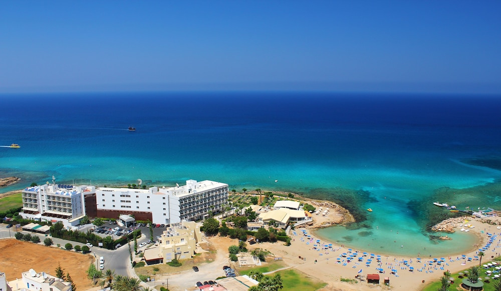 Pernera Beach Hotel 68/72