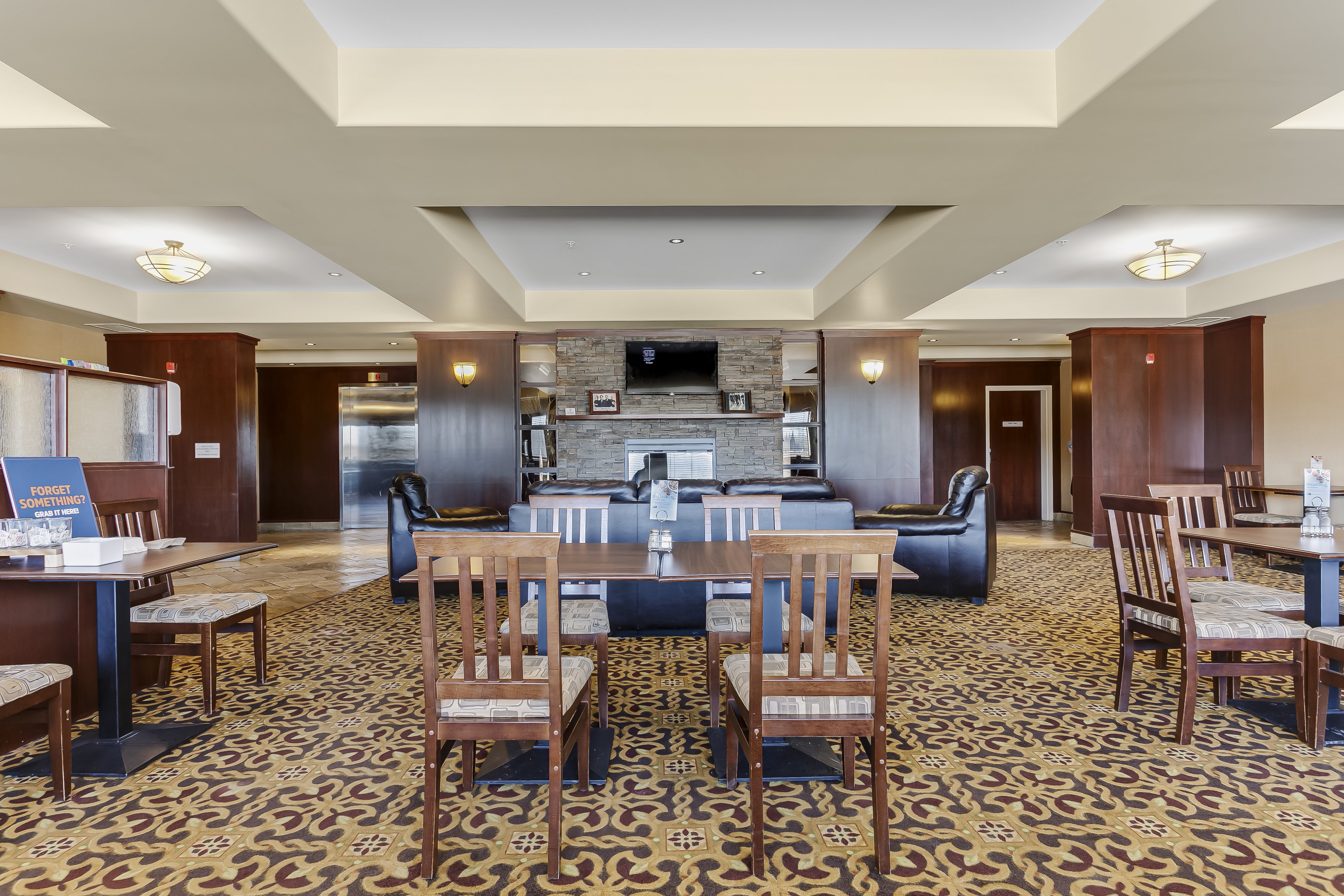 Holiday Inn Express Suites Slave Lake 57/69