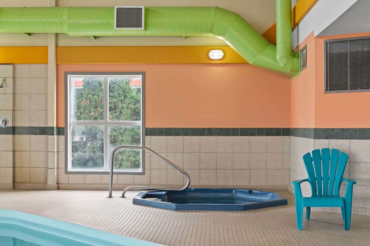 Days Inn by Wyndham Steinbach 32/43