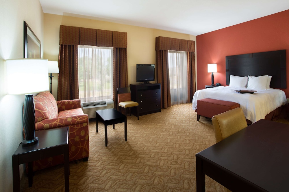 Hampton Inn and Suites Laurel, MS 19/45