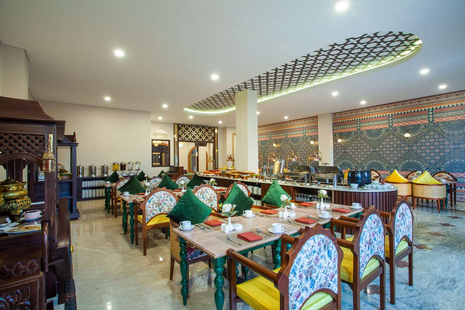 Alhambra Hotel & Convention 7/9