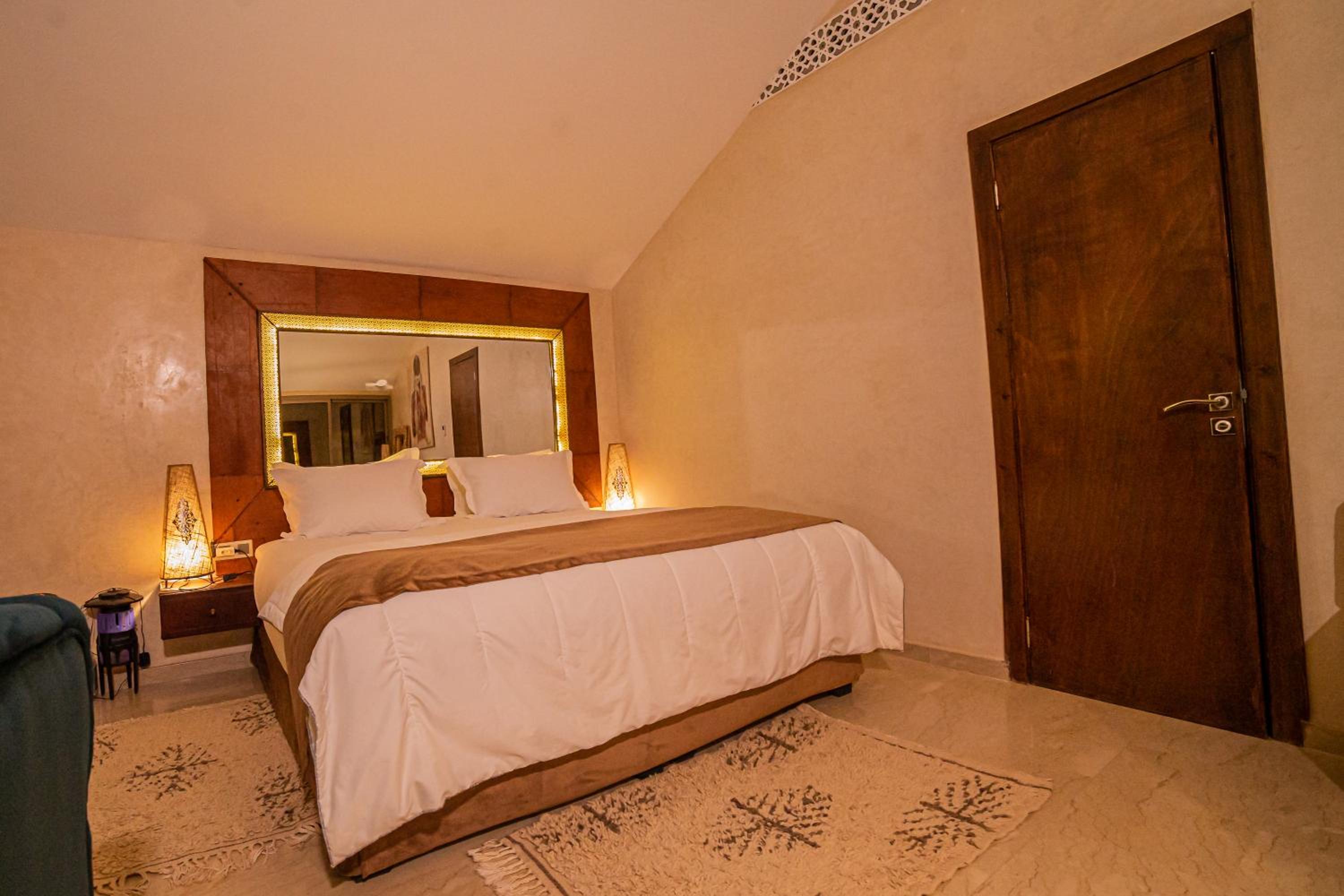 Suite with Private Pool H