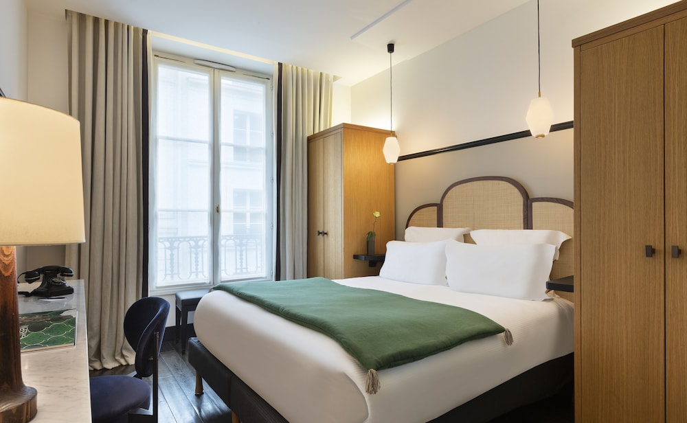 The Chess Hotel 6/44