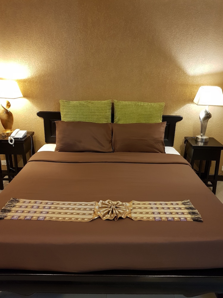 Siam Piman Hotel 26/72