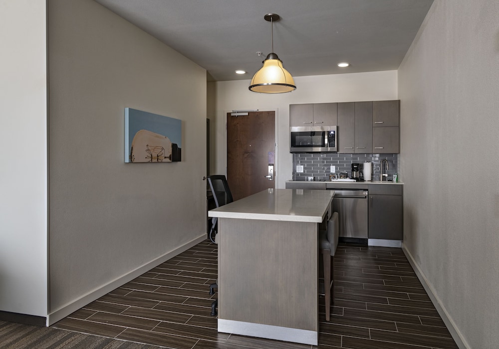 Hyatt House Carlsbad 4/22