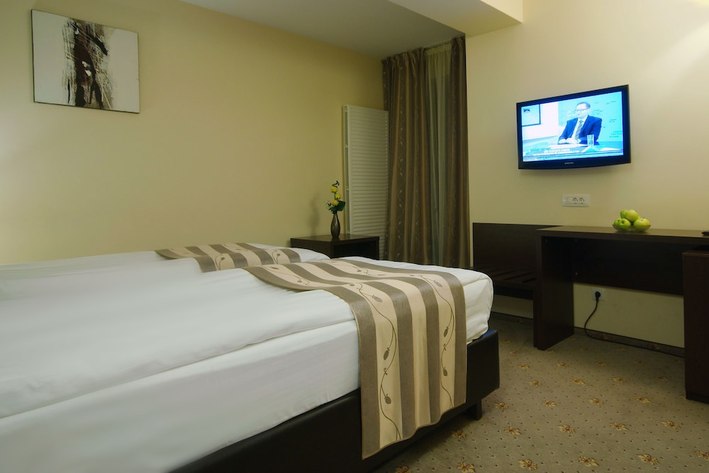 Golden Time Hotel 8/62